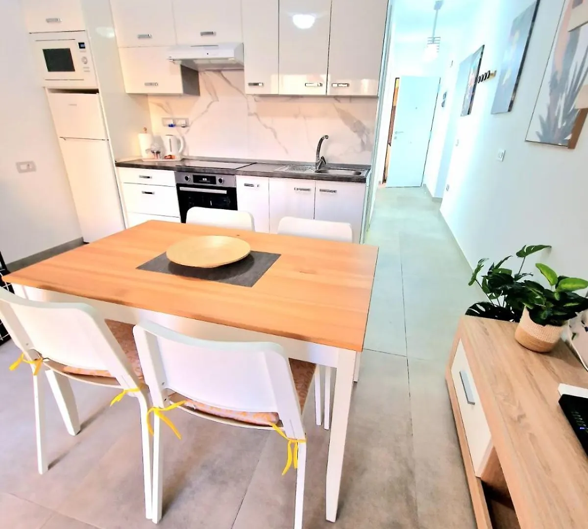 Sunny Pool Patio - 2 Bedrooms 2 Baths Costa Adeje  Spanje